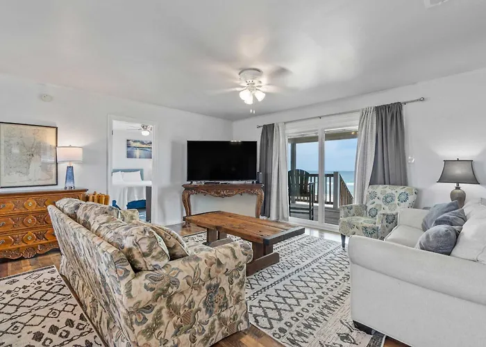 Holiday home Oceanfront Oasis- Beachfront With Spacious Waterfront Deck & Ac *