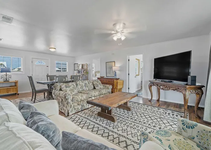 Oceanfront Oasis- Beachfront With Spacious Waterfront Deck & Ac