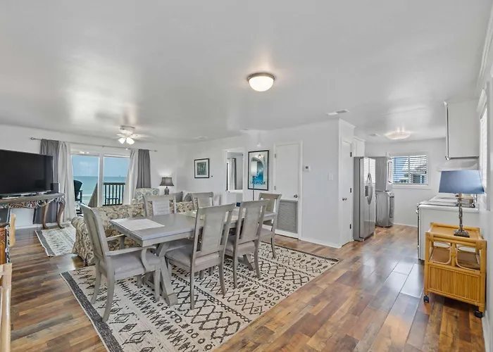 Oceanfront Oasis- Beachfront With Spacious Waterfront Deck & Ac *
