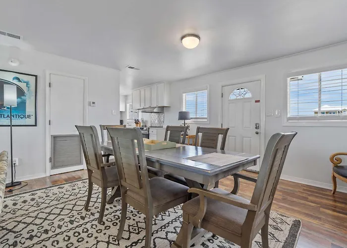 Holiday home Oceanfront Oasis- Beachfront With Spacious Waterfront Deck & Ac *