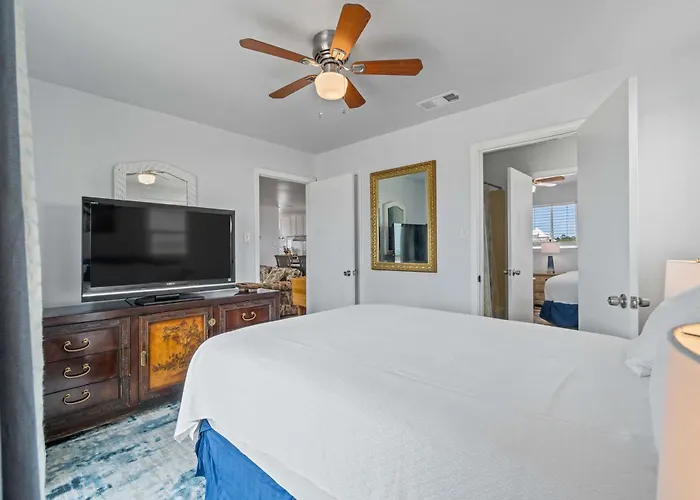 Oceanfront Oasis- Beachfront With Spacious Waterfront Deck & Ac