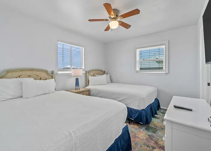 Holiday home Oceanfront Oasis- Beachfront With Spacious Waterfront Deck & Ac *