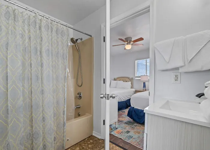 Holiday home Oceanfront Oasis- Beachfront With Spacious Waterfront Deck & Ac Gulf Shores